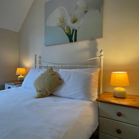 Large 5 Bed House In Scarborough Near The Beach, Large Garden & Hot Tub Екстер'єр фото