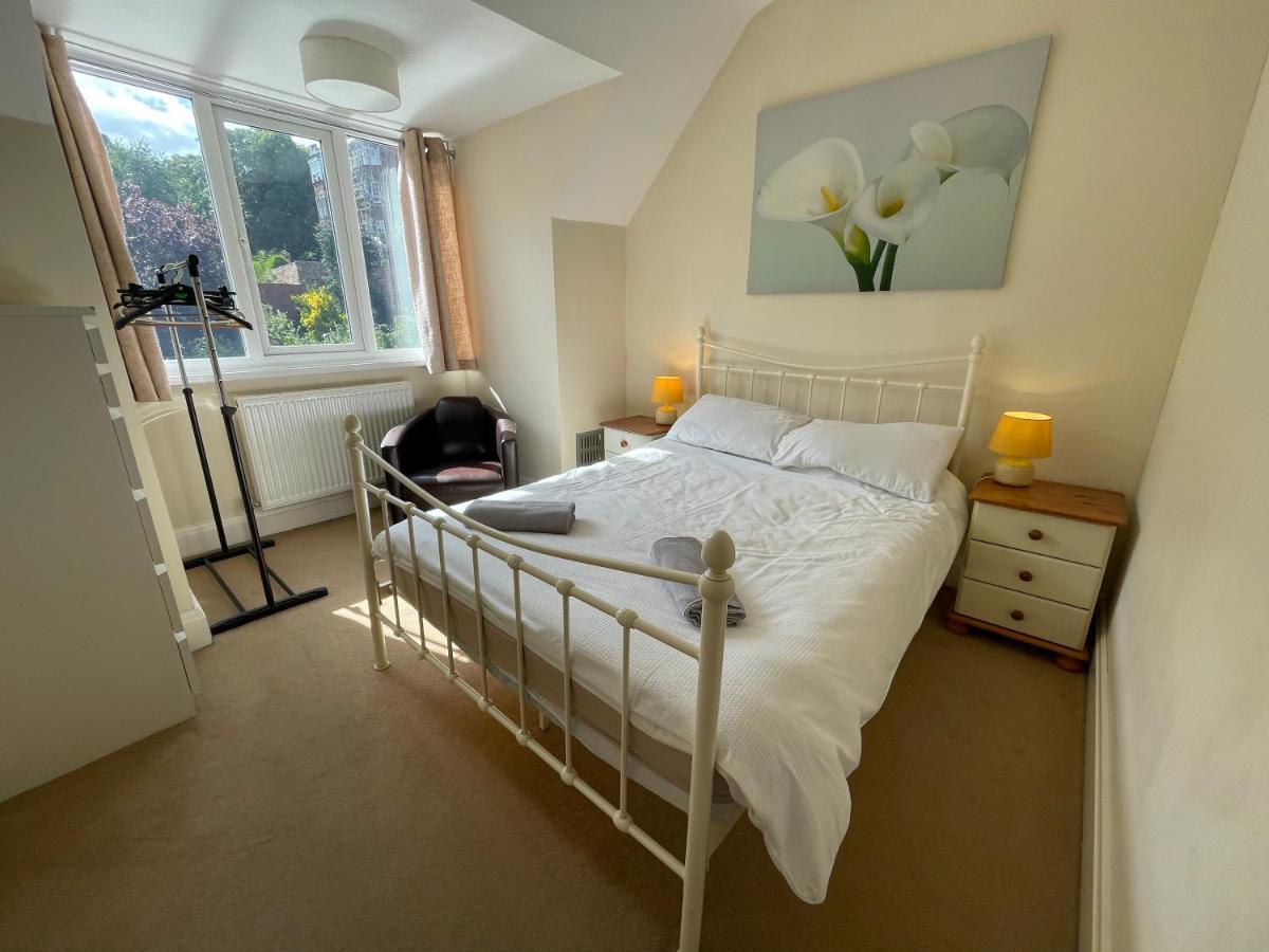 Large 5 Bed House In Scarborough Near The Beach, Large Garden & Hot Tub Екстер'єр фото
